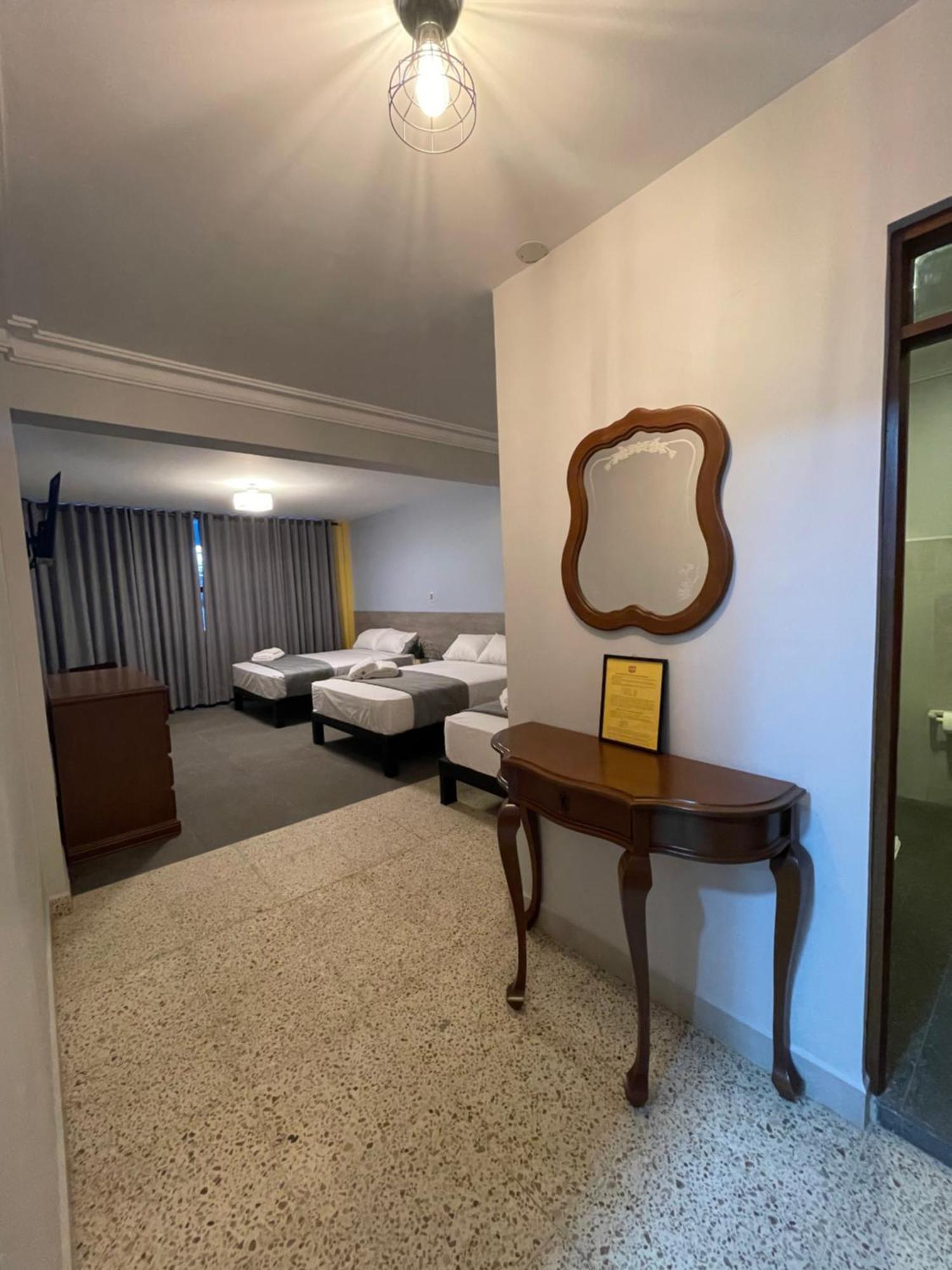 Izza Hotel Кочабамба Экстерьер фото